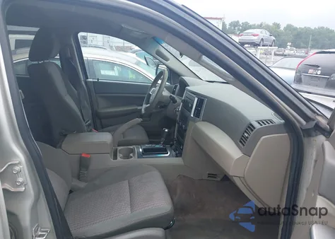 2008 Jeep Grand Cherokee Laredo z USA, uszkodzony, nr VIN 1J8GS48K68C246656